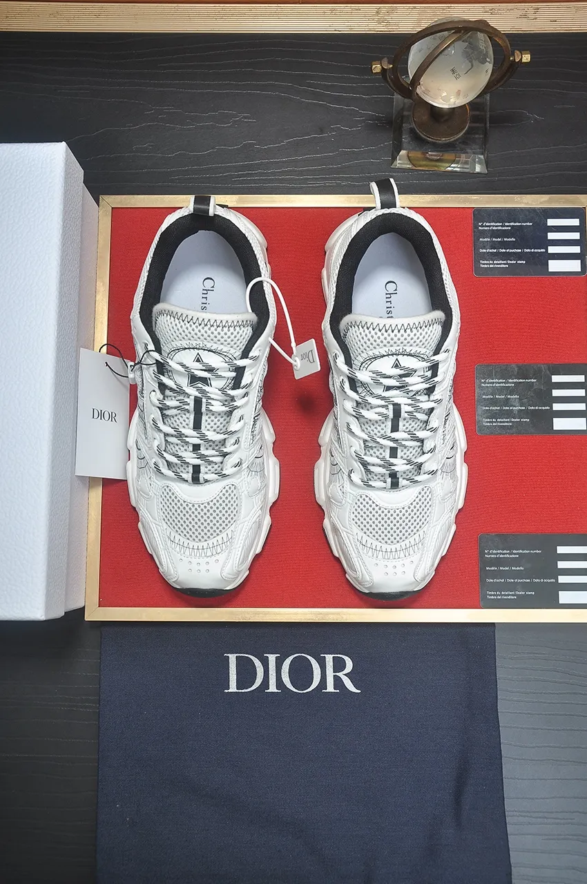 Men's shoes 💰: 640💶 (couples model) Brand: Dior (Dior) Standard code: Women's code 35-40. Men's code 38-44 (45 customized) Grade: Same as the official website Material: Top-quality original cowhide stitching Original wear-resistant and lightweight outsole Style category: Fashionable casual shoes Distinguished luxury brand elements top luxury Color: Actual picture color